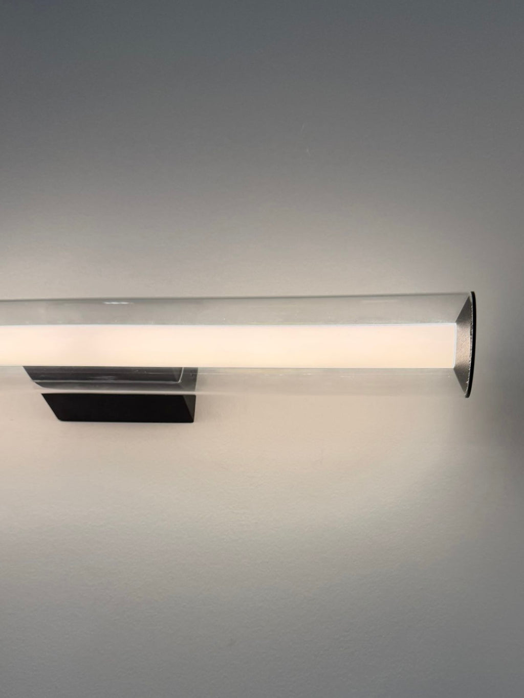 Axia wall light