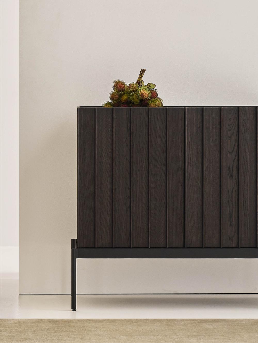 Buffet Parlor 94 × 83 cm