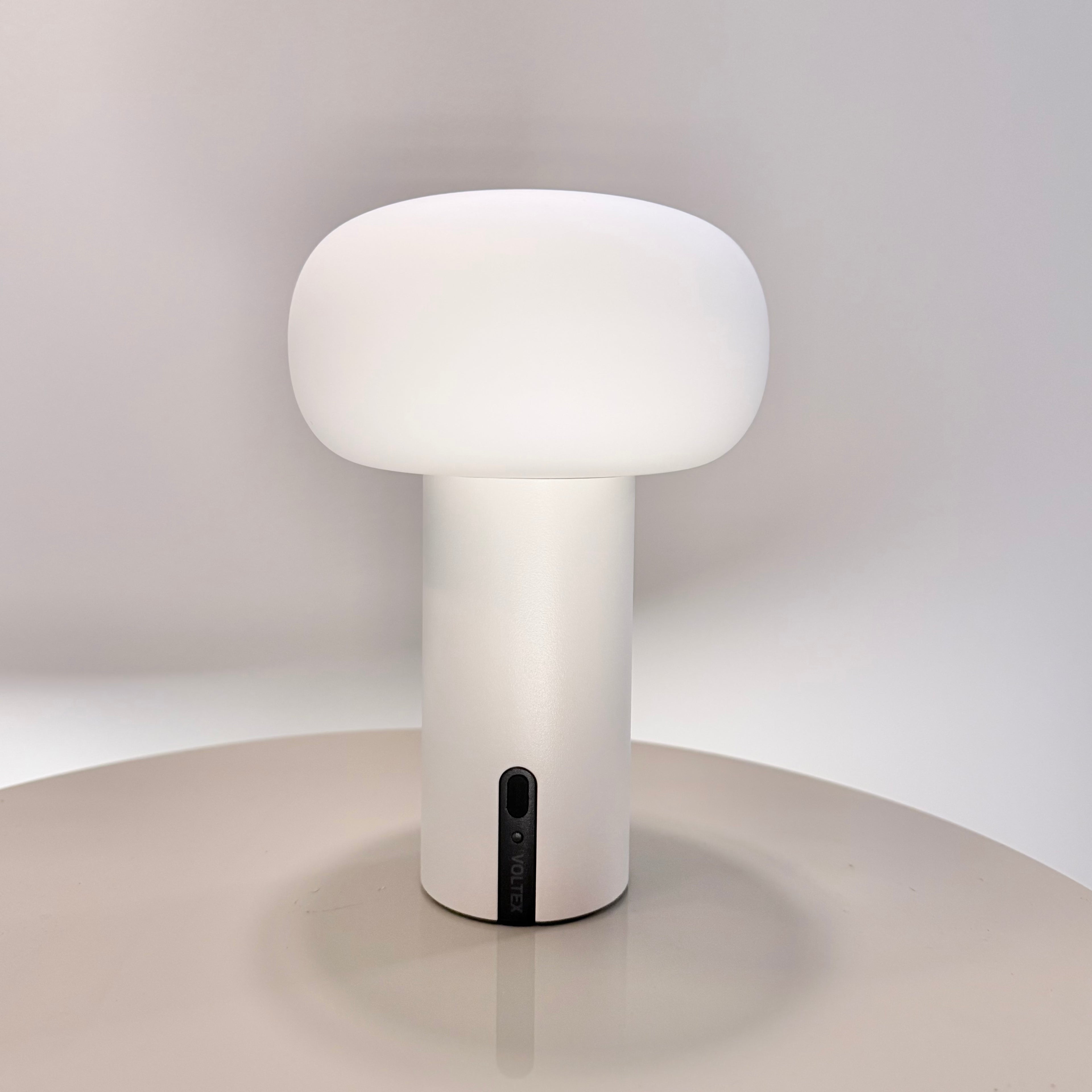Lea cordless lamp